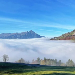 Mer de nuage sur le lac de Thoune